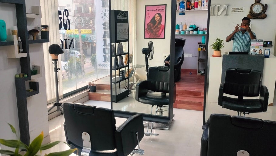 Nick salon Unisex image 1
