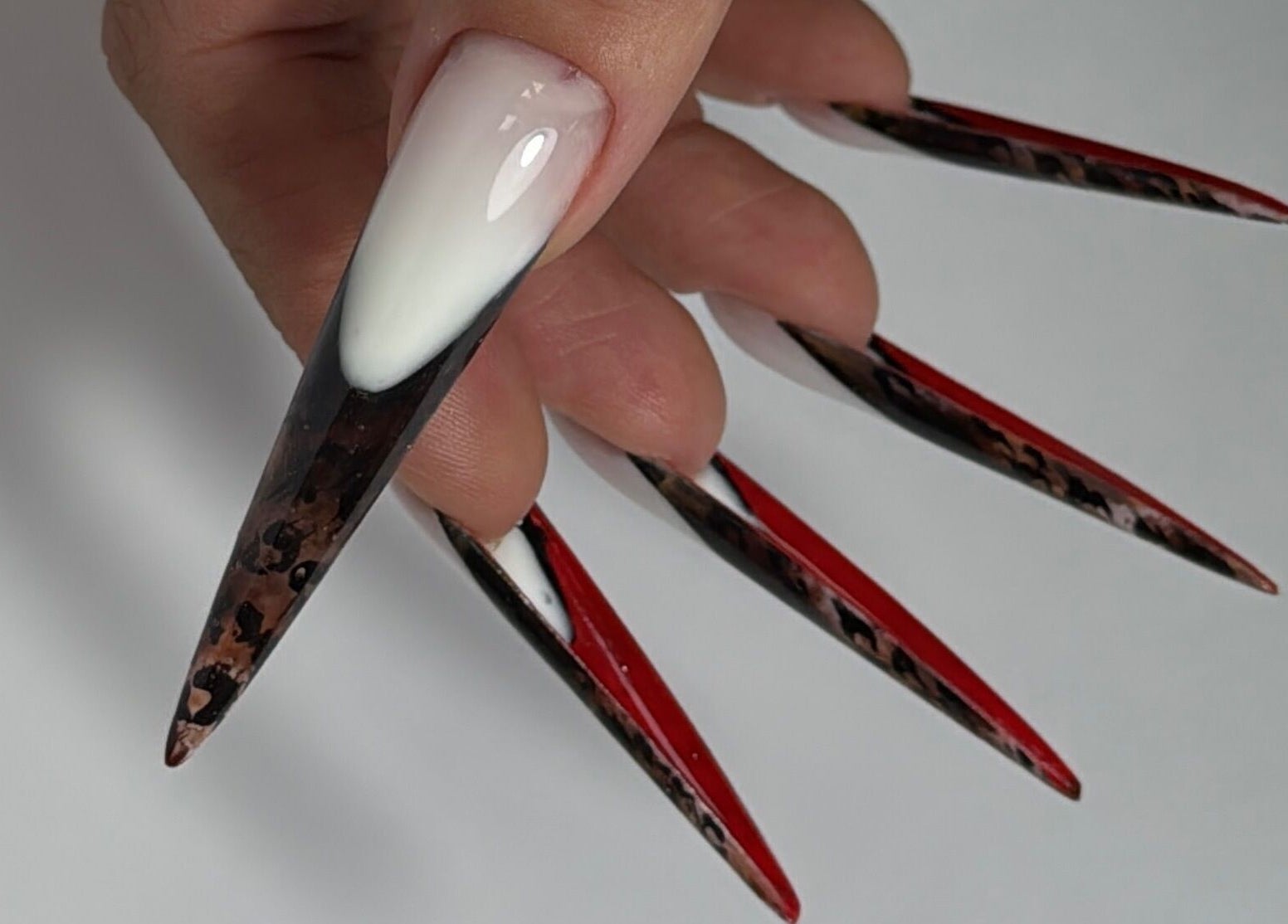 Длинные стильные ногти в Blossom Professional, Цюрих, Цюрих, CH.