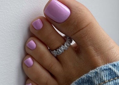 Педикюр с нежно-розовым оттенком от Blossom Professional в Цюрихе, Цюрих, CH.