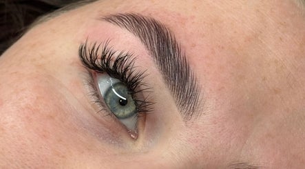 Perfectly shaped brows and lashes by Elzyt Brows by Patricija, Drogheda, County Louth, IE.
