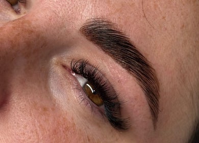 Expertly styled brow at Elzyt Brows by Patricija in Drogheda, County Louth, IE enhances natural beauty.
