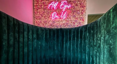 Luxurious velvet seating with floral backdrop at Elzyt Brows by Patricija, Drogheda, County Louth, IE.