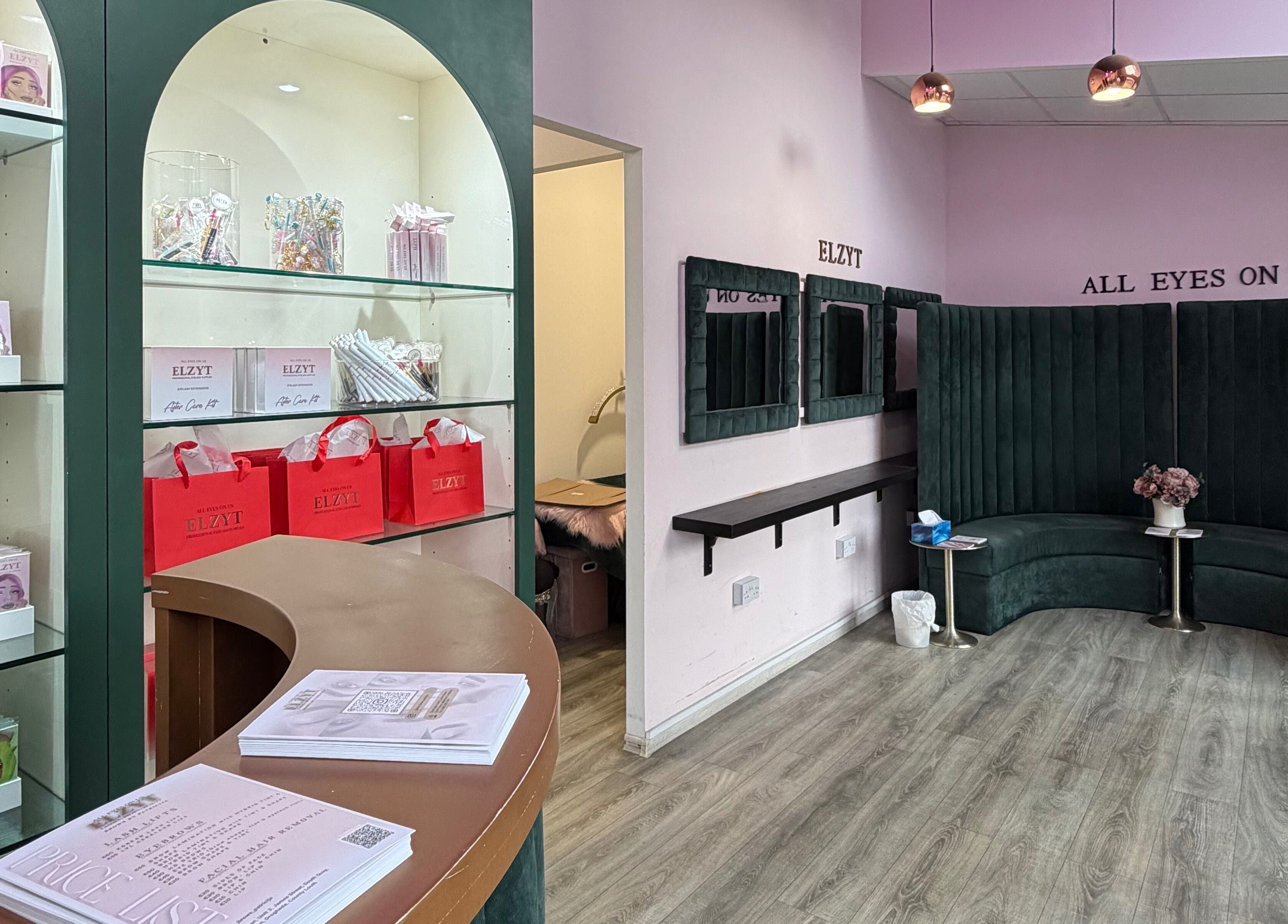 Elzyt Brows by Patricija in Drogheda, County Louth, IE features a stylish waiting area with product displays.