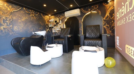 Luxchérie Unisex Salon image 3