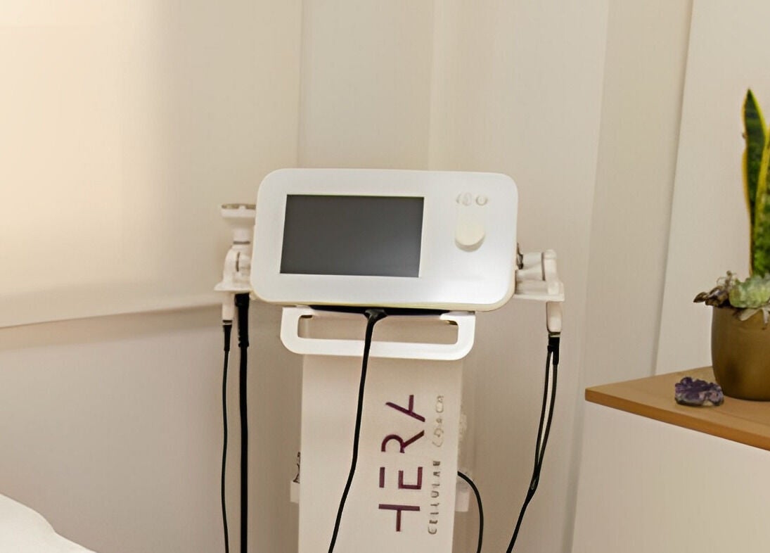 Equipo estético de Lilium Beauty Bcn en Barcelona, Catalunya, ES, mostrando tecnología avanzada.