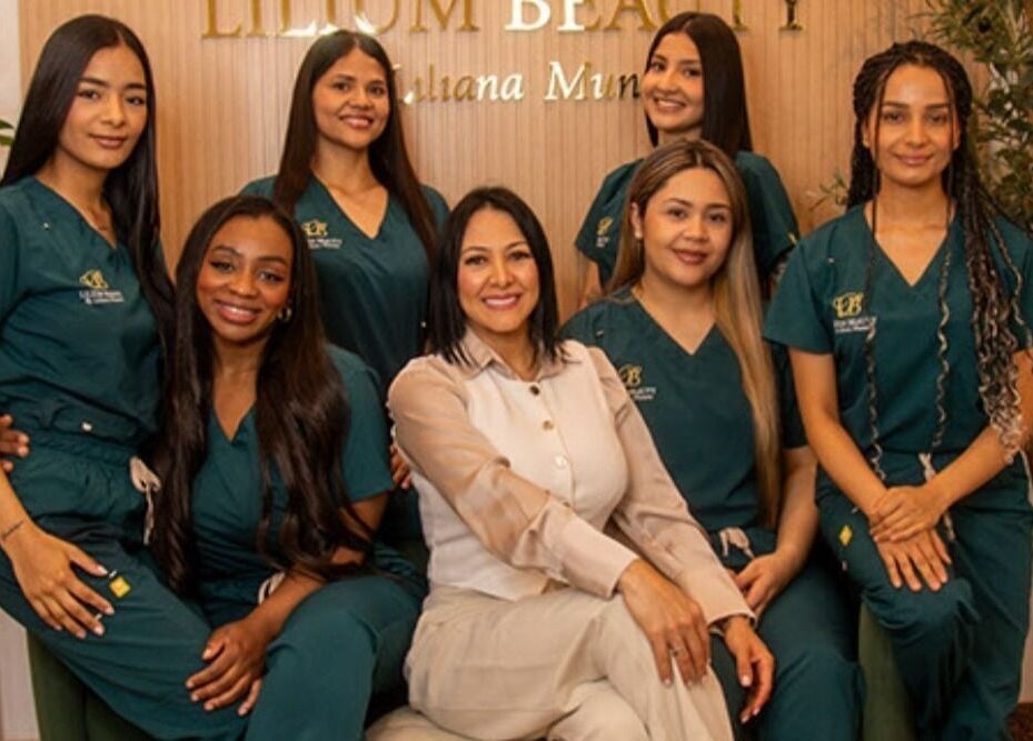 El equipo acogedor de Lilium Beauty Bcn en Barcelona, Catalunya, ES, listo para atenderte.