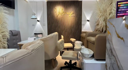Valrouse Nails