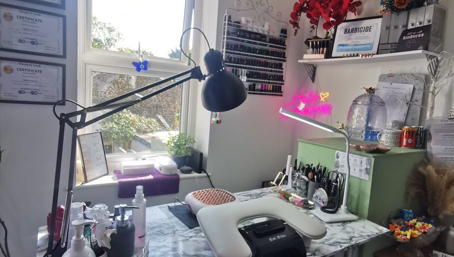 Image de Paint & Glow Nails 1