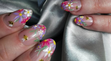 Image de Paint & Glow Nails 3