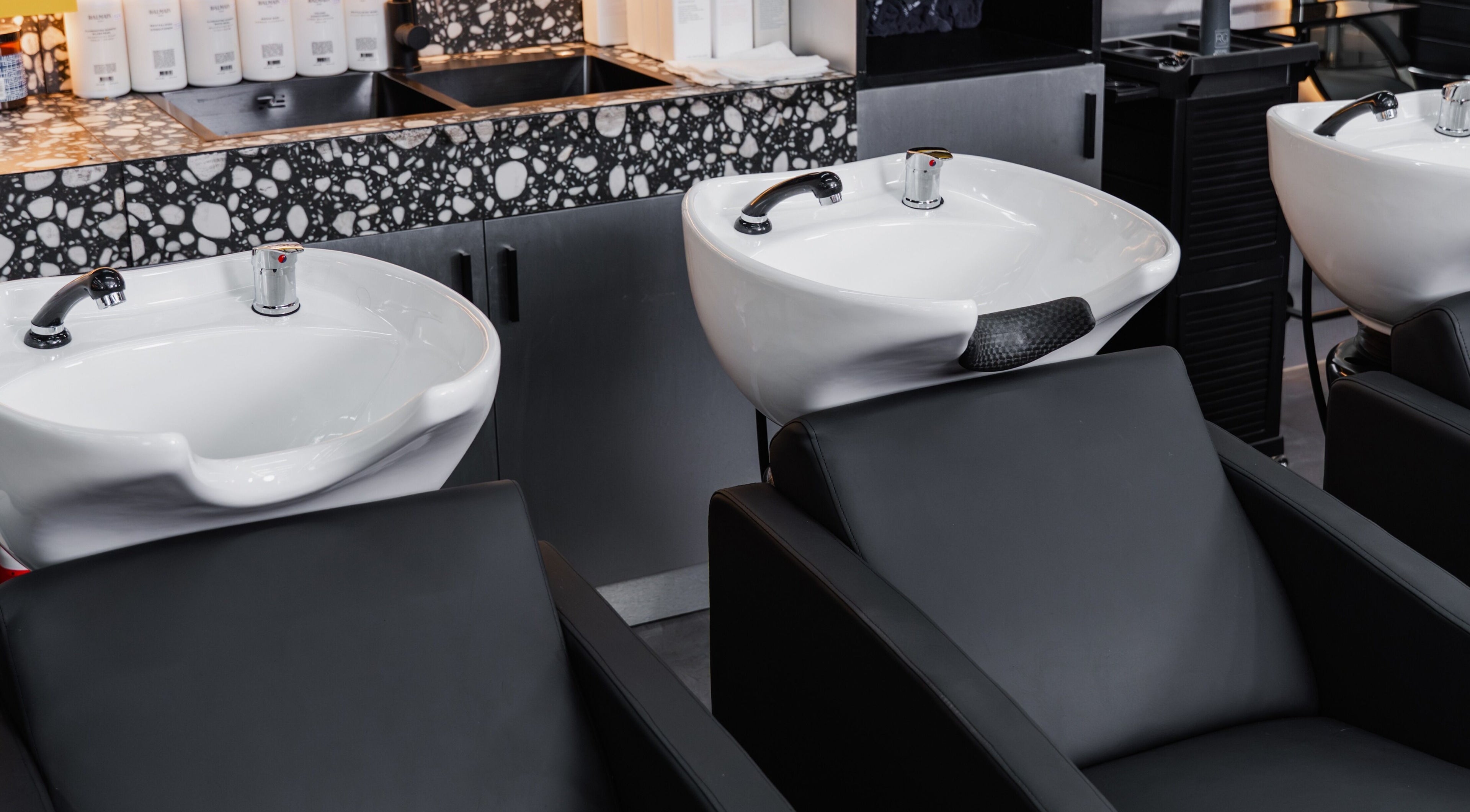 Modern washbasin setup at Elated, a premium salon in Abu Dhabi, AE, designed for comfort and elegance.