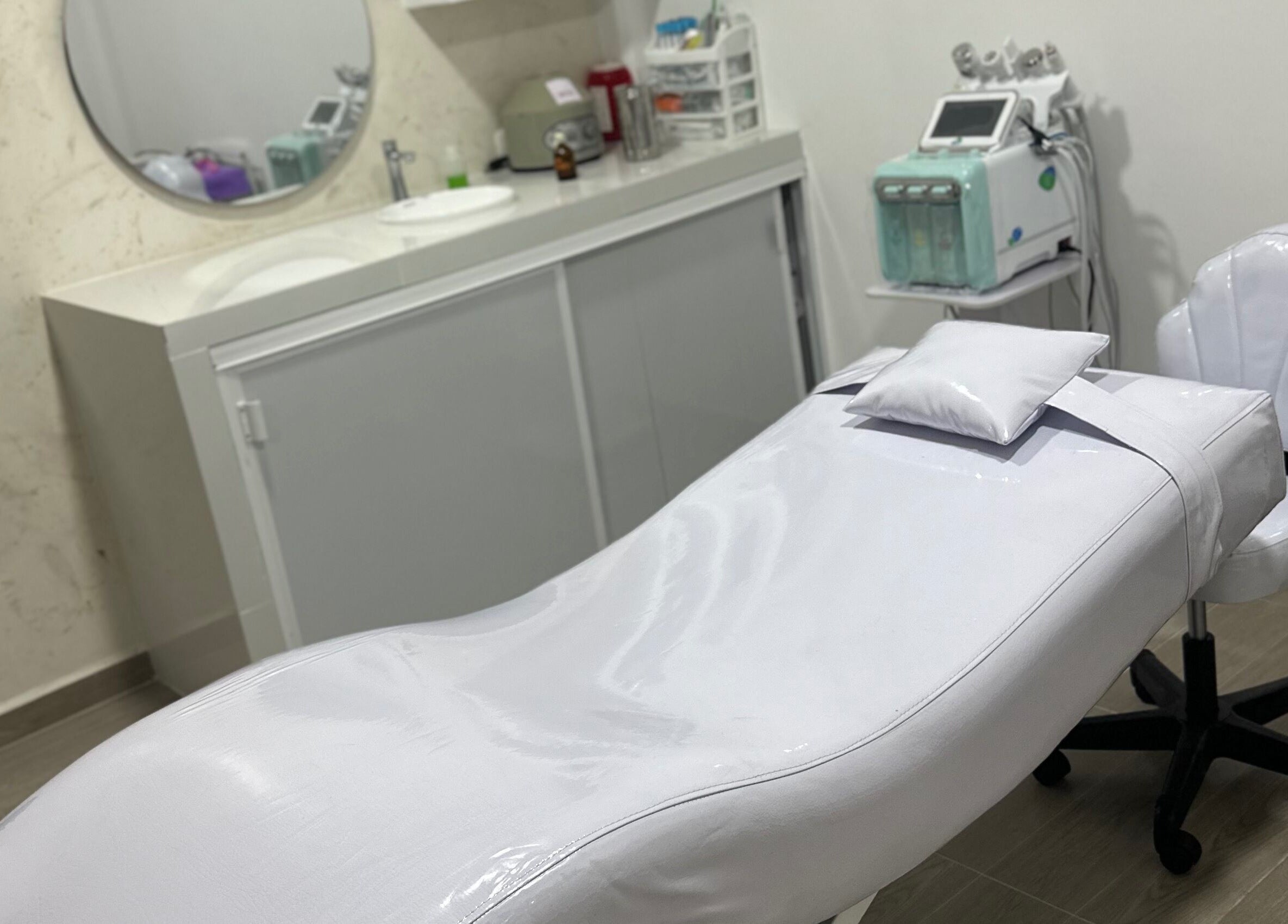 Sala de tratamientos en ALEJA SPA, San Martín, Meta, CO, equipada para relajación y bienestar.