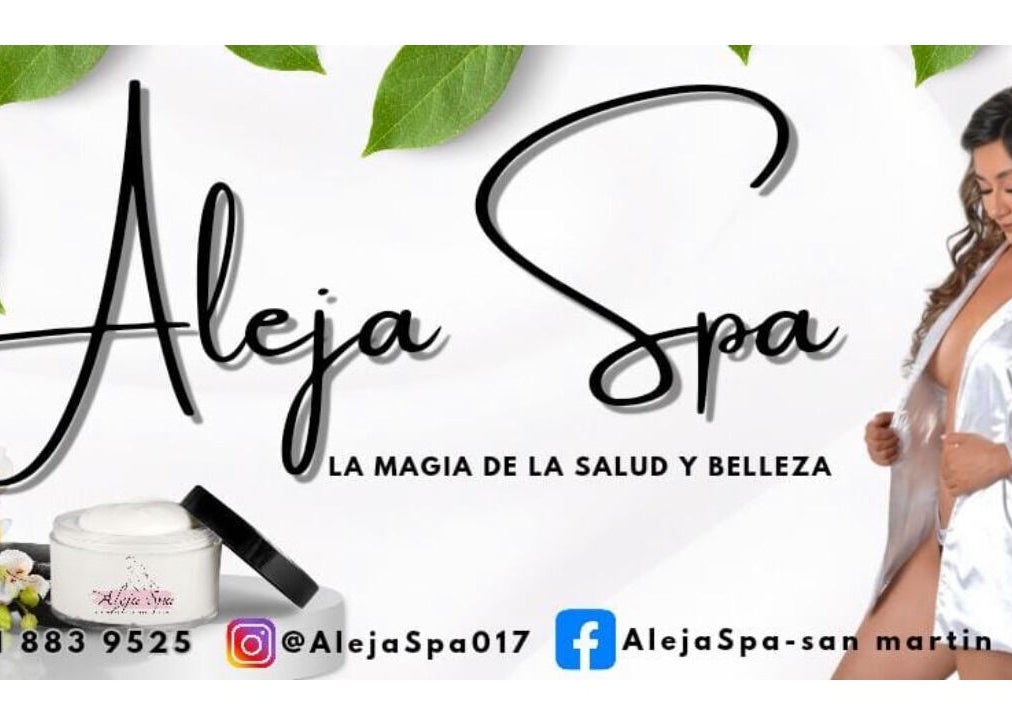 Modelo en bata blanca junto a crema de ALEJA SPA, San Martín, Meta, CO, destacando salud y belleza.