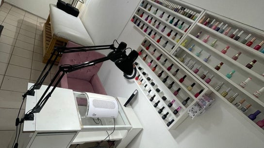 Flowers Beauty Studio y Academy.