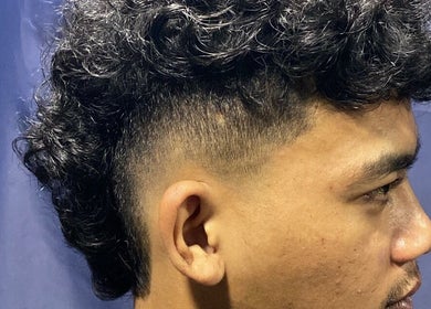 Close-up of a curly haircut at Aisy’s Cut in Gombak, Selangor, MY. Expert styling showcases texture and neat edges.