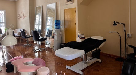 Elegant sisustus Eva's Nails, Hand & Foot Care -hoitolassa Torreviejassa, Comunidad Valenciana, ES.