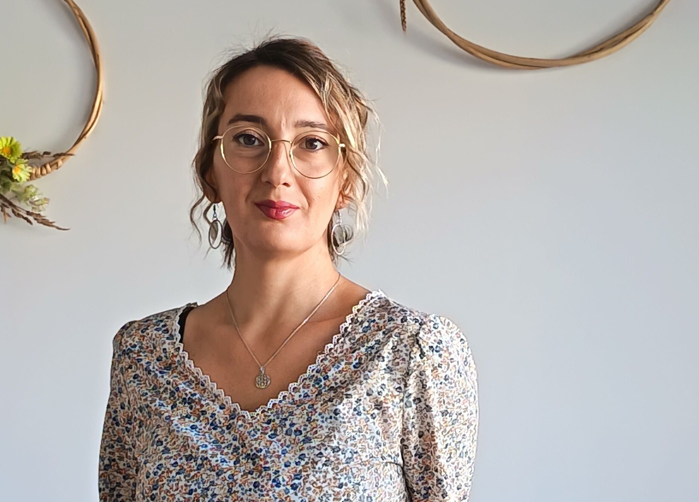 Personne souriante à l'intérieur de Cils vous plaît Mesdames, Vouneuil-sous-biard, Nouvelle-aquitaine, FR.