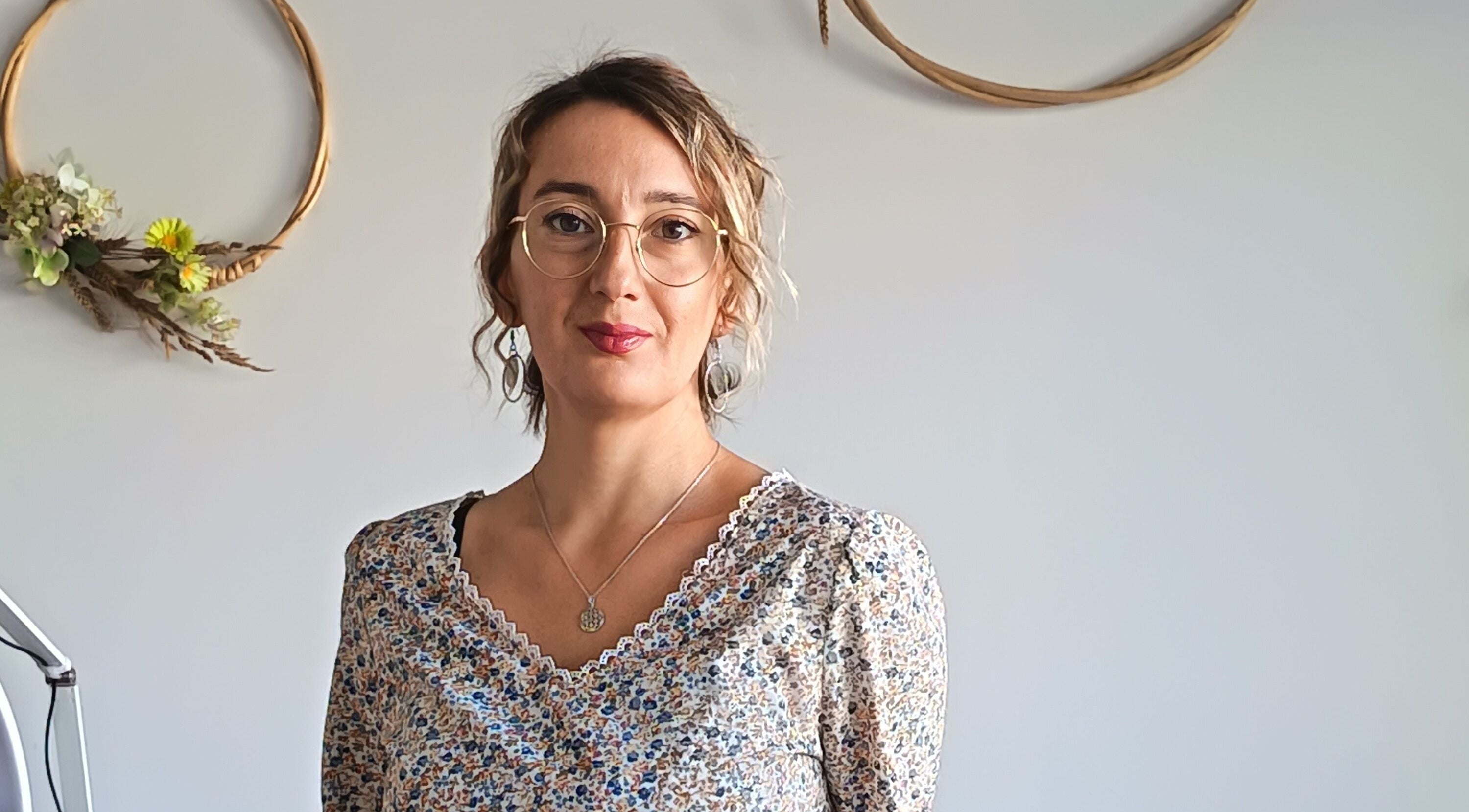 Personne souriante à l'intérieur de Cils vous plaît Mesdames, Vouneuil-sous-biard, Nouvelle-aquitaine, FR.