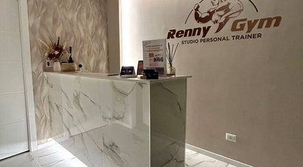 Renny/Gym image 2