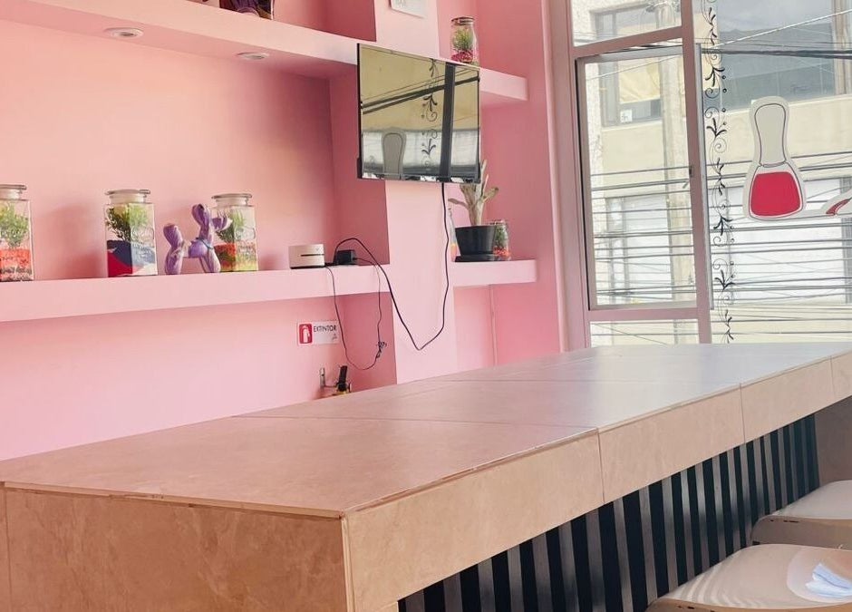 Interiores modernos y rosados de Glam Spa Bogota - Sede Restrepo, en Bogotá, D.c., Bogotá, D.c., CO.