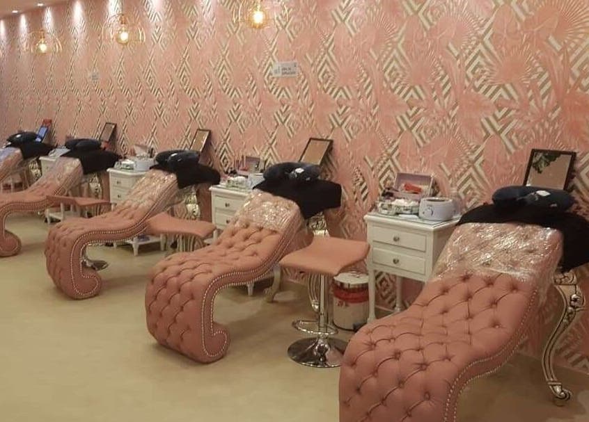 Interior de Glam Spa Bogotá- Sede Modelia con sillones elegantes en Bogotá, D.c., Bogotá, D.c., CO.