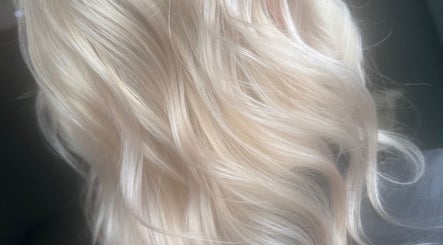 Seventeen shades Bild 3
