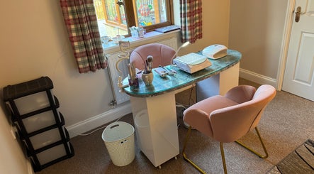 Ellies Nail Studio image 2