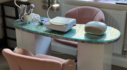 Ellies Nail Studio image 3