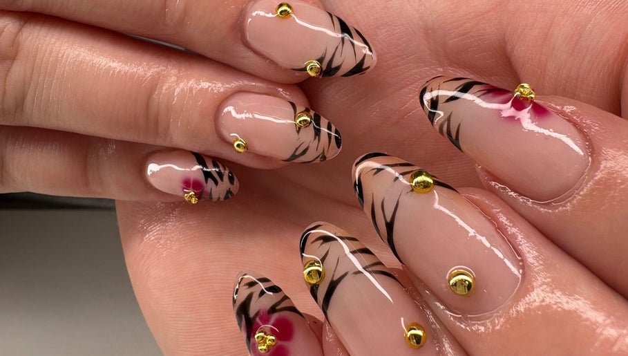 Intricate floral and gold nail art by Beauty by Issy T, Redcliffe, Queensland, AU. Stunning craftsmanship and style.