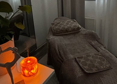 Relaxační místnost v Beauty Identity DH, Hlavní Město Praha, Hlavní Město Praha, CZ s aromatickou svíčkou.