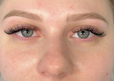 Close-up of eyelash extensions at Lash Radiance, Melbourne, Victoria, AU, showcasing exquisite craftsmanship.