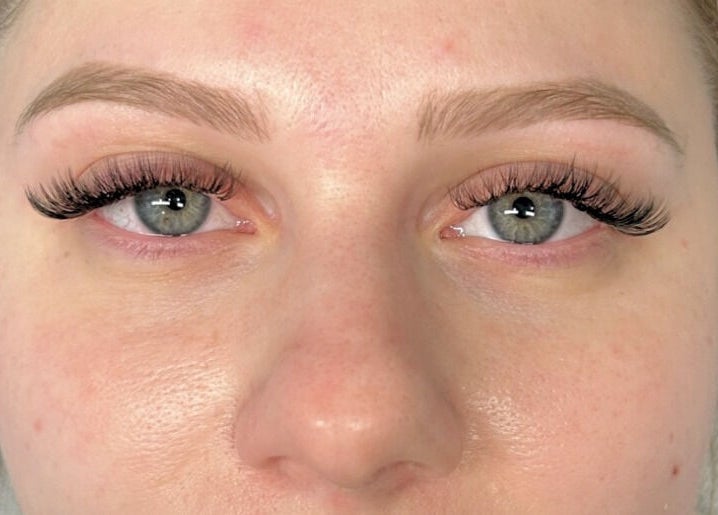 Close-up of eyelash extensions at Lash Radiance, Melbourne, Victoria, AU, showcasing exquisite craftsmanship.