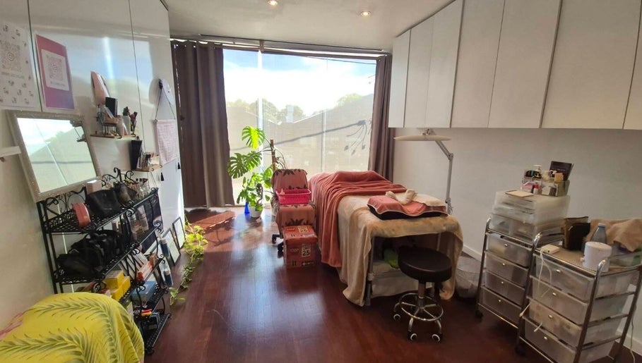 Calm treatment area at TOKYO LASH (ex E's lashes by Eri), Petersham, New South Wales, AU with natural light.