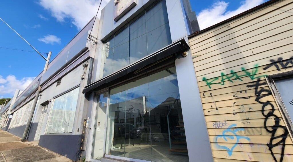 Entrance of TOKYO LASH (ex E's lashes by Eri) in Petersham, New South Wales, AU with a sleek glass facade.