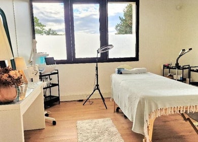 Salle de soins lumineuse chez Cil Par Cil, Tassin-la-demi-lune, Auvergne-rhône-alpes, FR.