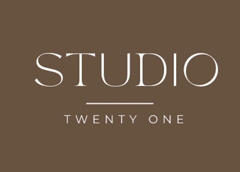 Elle @ Studio Twenty One logo on brown background, Rugby, England, GB. Sophisticated beauty venue.