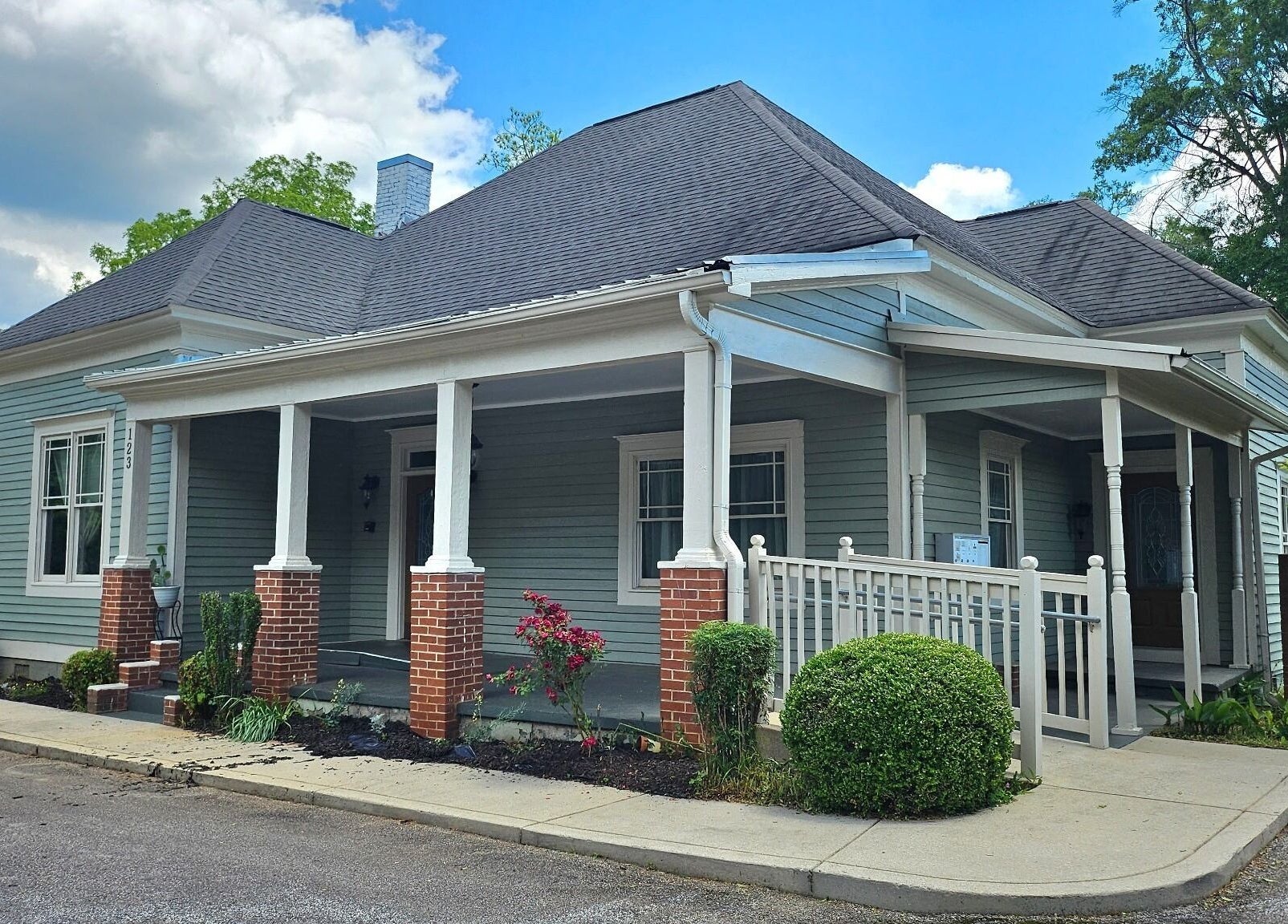 Inviting exterior of Devine Creations in Stockbridge, Georgia, showcasing lush greenery and elegant architecture.