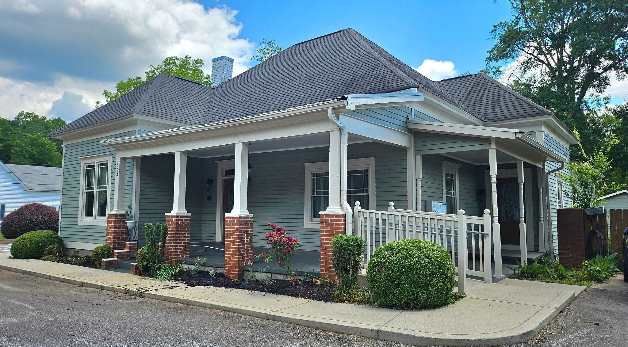 Inviting exterior of Devine Creations in Stockbridge, Georgia, showcasing lush greenery and elegant architecture.