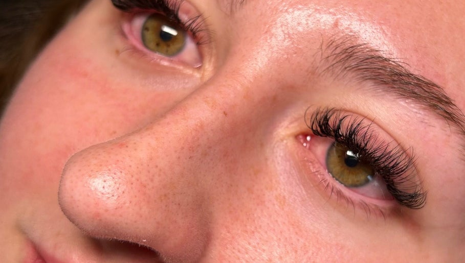 Close-up of expertly applied eyelash extensions at Anna Louise Beauty in Devizes, England, GB.