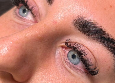 Close-up of enhanced lashes at Anna Louise Beauty, Devizes, England, GB, showcasing professional beauty treatment.