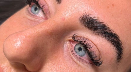 Close-up of enhanced lashes at Anna Louise Beauty, Devizes, England, GB, showcasing professional beauty treatment.