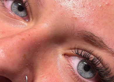 Close-up of vibrant eyelash extensions at Anna Louise Beauty, Devizes, England, GB.
