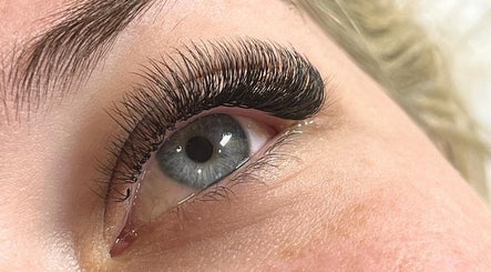 Blackpool- Liana Eyelashes