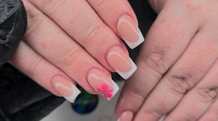 Abby at Roxannes Nails on Demand, bild 2