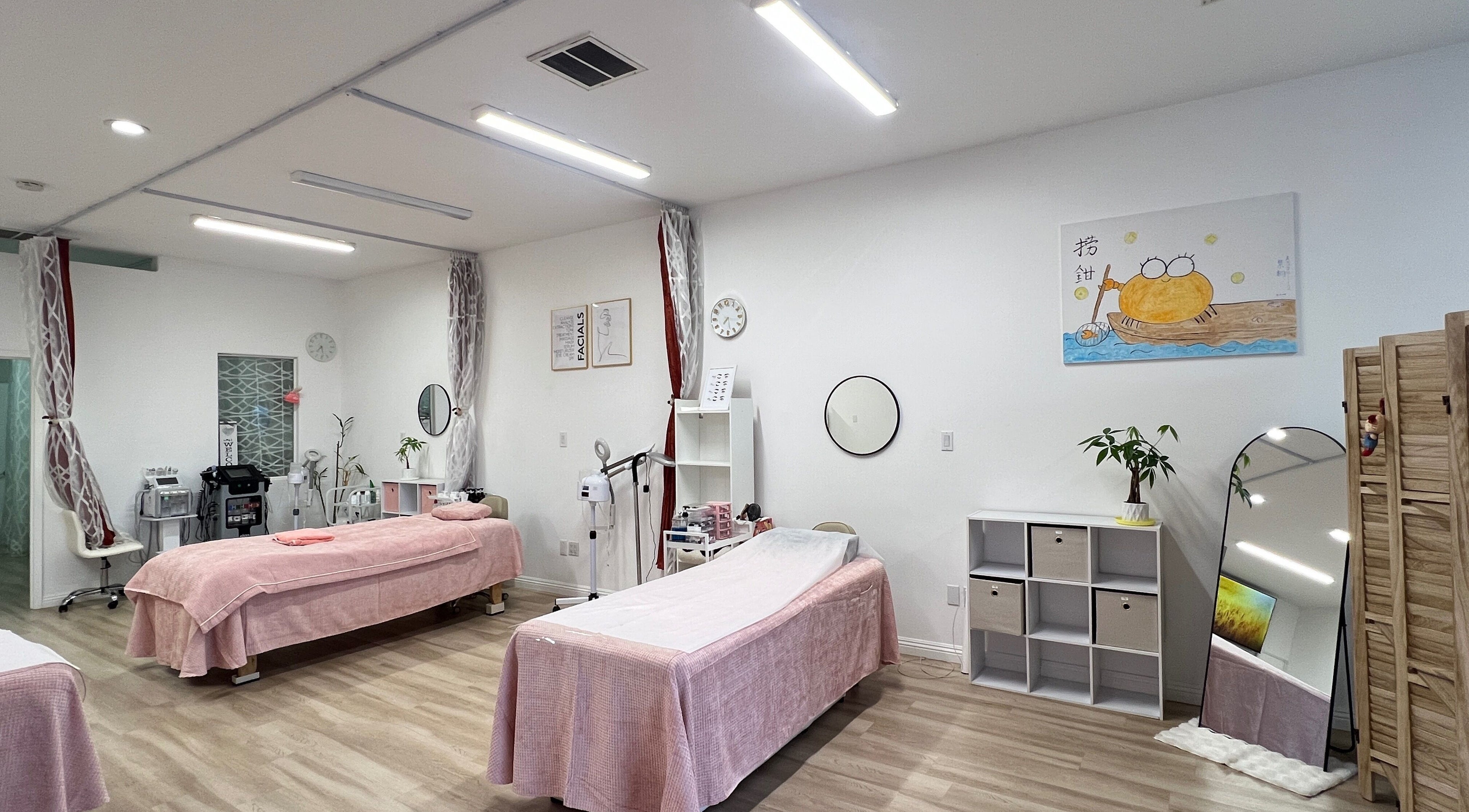 Serene treatment room at Umi Lash & Beauty in La Mirada, California, US, showcasing pink treatment beds.