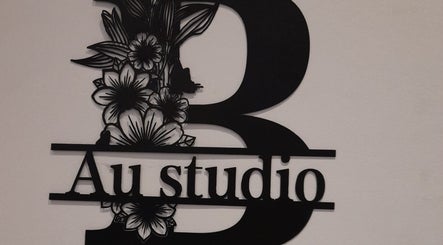 Enseigne florale de Au studio B à Nice, Provence-alpes-côte D'azur, FR, accueillante et élégante.