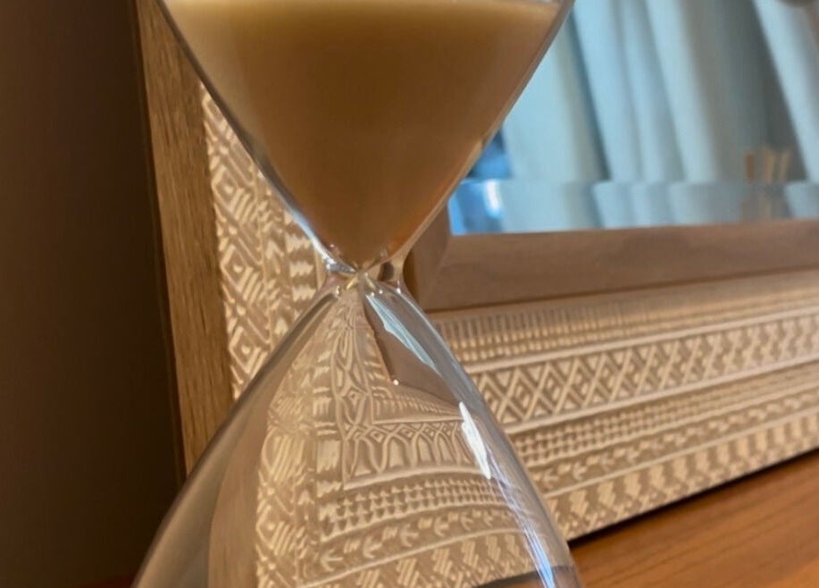 Elegante reloj de arena en CC Cosmetologa, Montevideo, Departamento De Montevideo, UY.