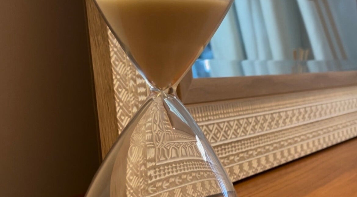 Elegante reloj de arena en CC Cosmetologa, Montevideo, Departamento De Montevideo, UY.