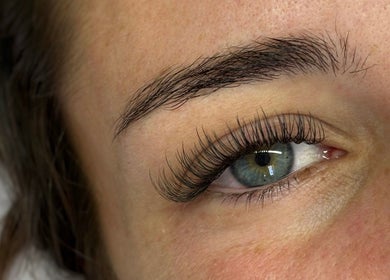 Close-up of eye with stunning eyelash extensions at LA Lashes&Brows, West Wickham, England, GB.