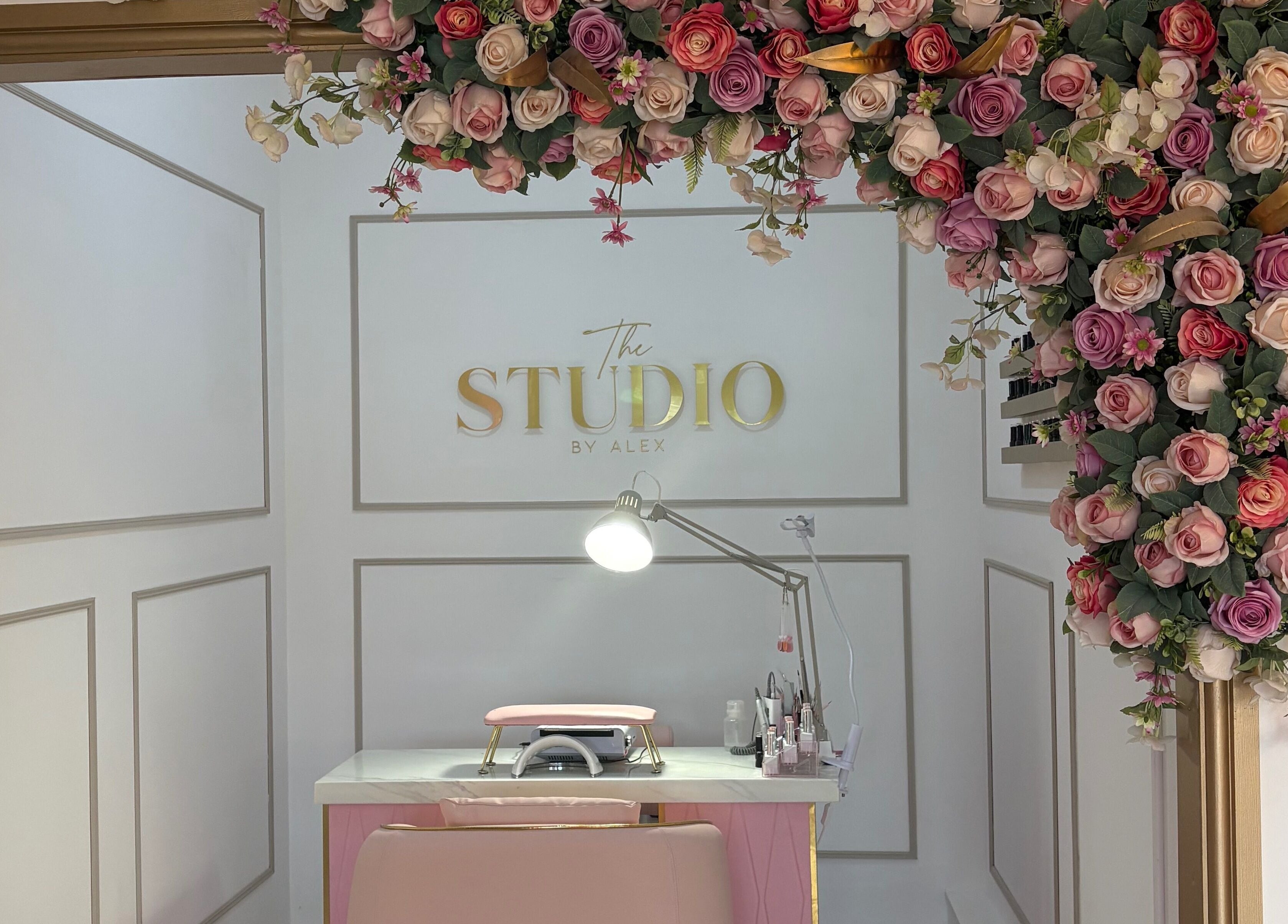 Beautiful floral decor at ThatbeautyFlo studio in Billingham, England, GB. Elegant and inviting interior design.