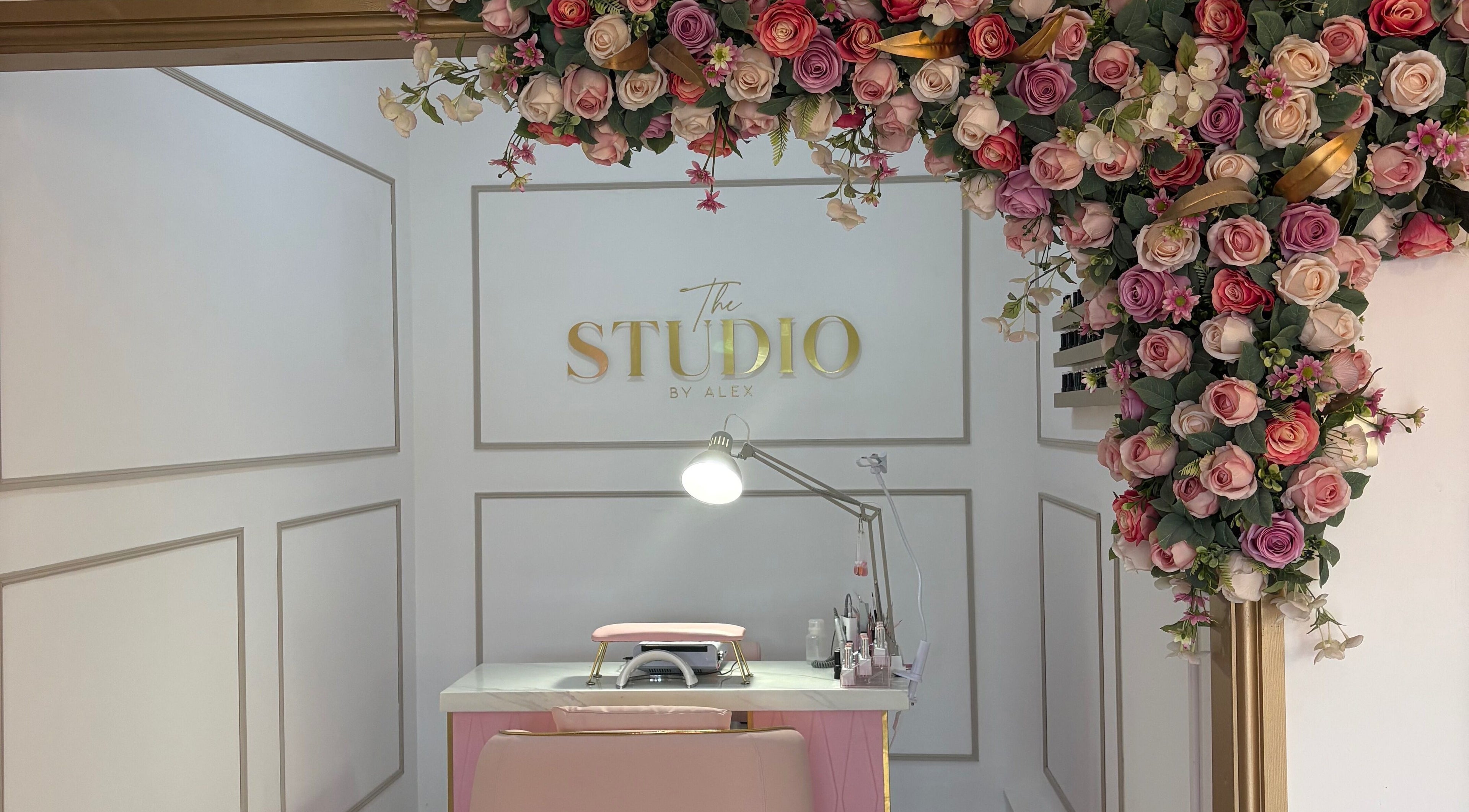 Beautiful floral decor at ThatbeautyFlo studio in Billingham, England, GB. Elegant and inviting interior design.